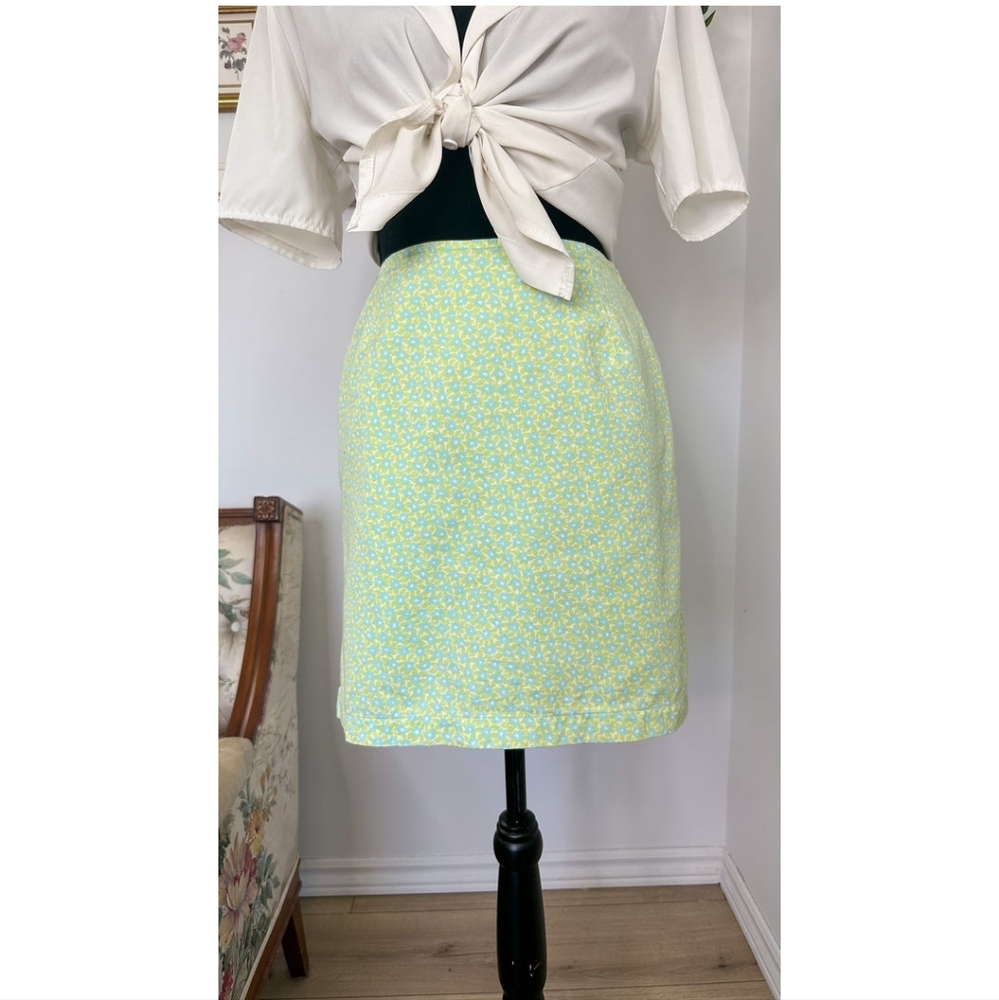 3/20$● VINTAGE FLORAL GREEN & BLUE SKORT • M
